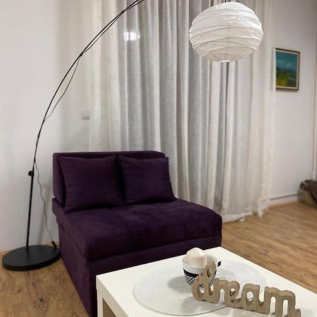 Lilyy Appartement Leskovac  Buitenkant foto