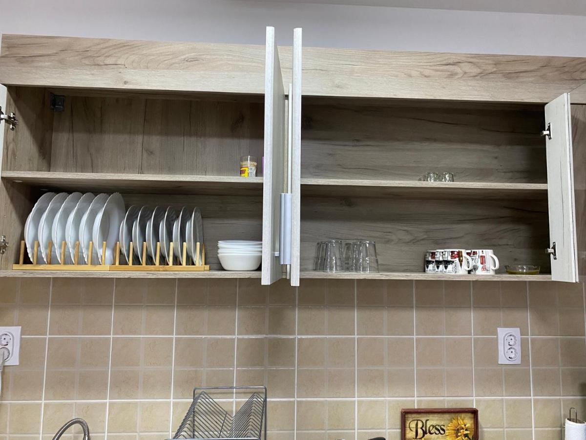 Lilyy Appartement Leskovac  Buitenkant foto