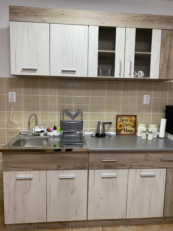 Lilyy Appartement Leskovac  Buitenkant foto