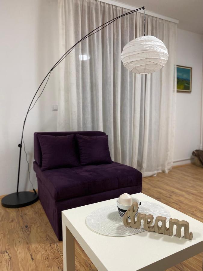 Lilyy Appartement Leskovac  Buitenkant foto