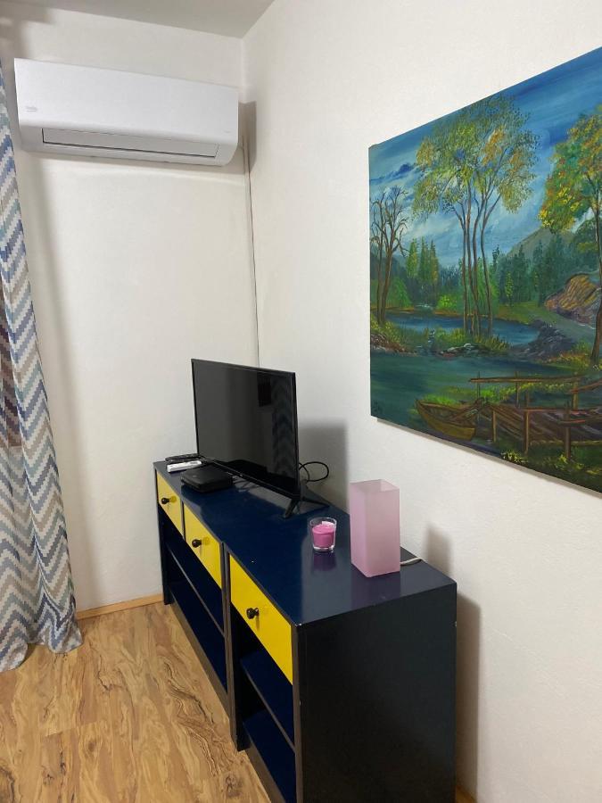 Lilyy Appartement Leskovac  Buitenkant foto