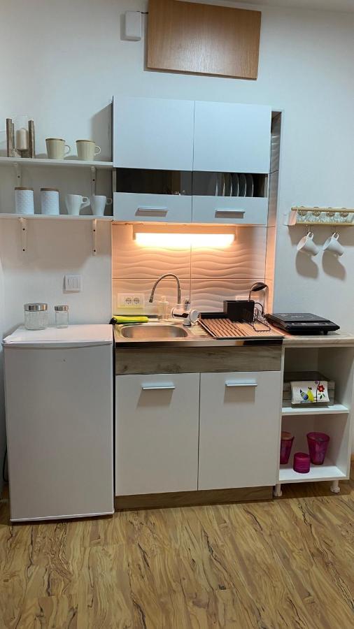 Lilyy Appartement Leskovac  Buitenkant foto