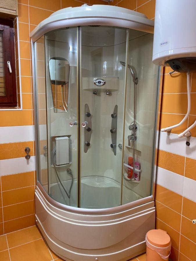 Lilyy Appartement Leskovac  Buitenkant foto