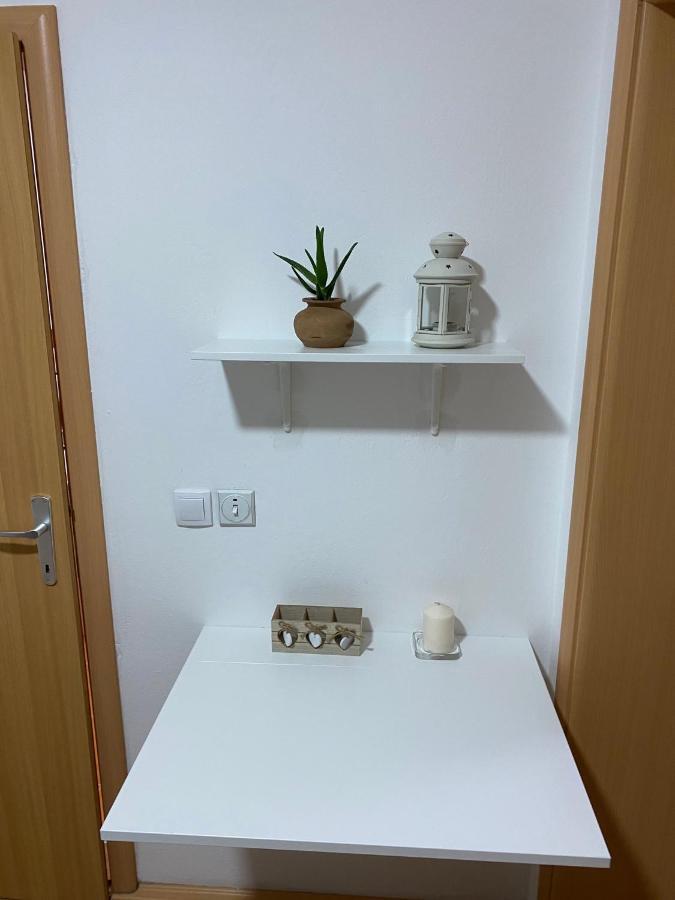 Lilyy Appartement Leskovac  Buitenkant foto