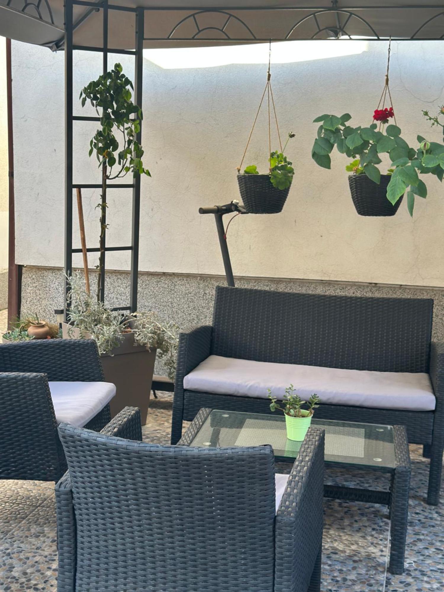 Lilyy Appartement Leskovac  Buitenkant foto