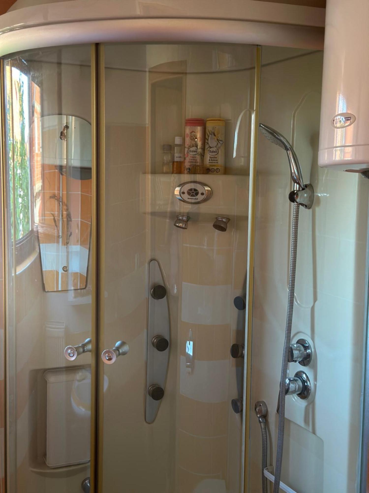 Lilyy Appartement Leskovac  Buitenkant foto