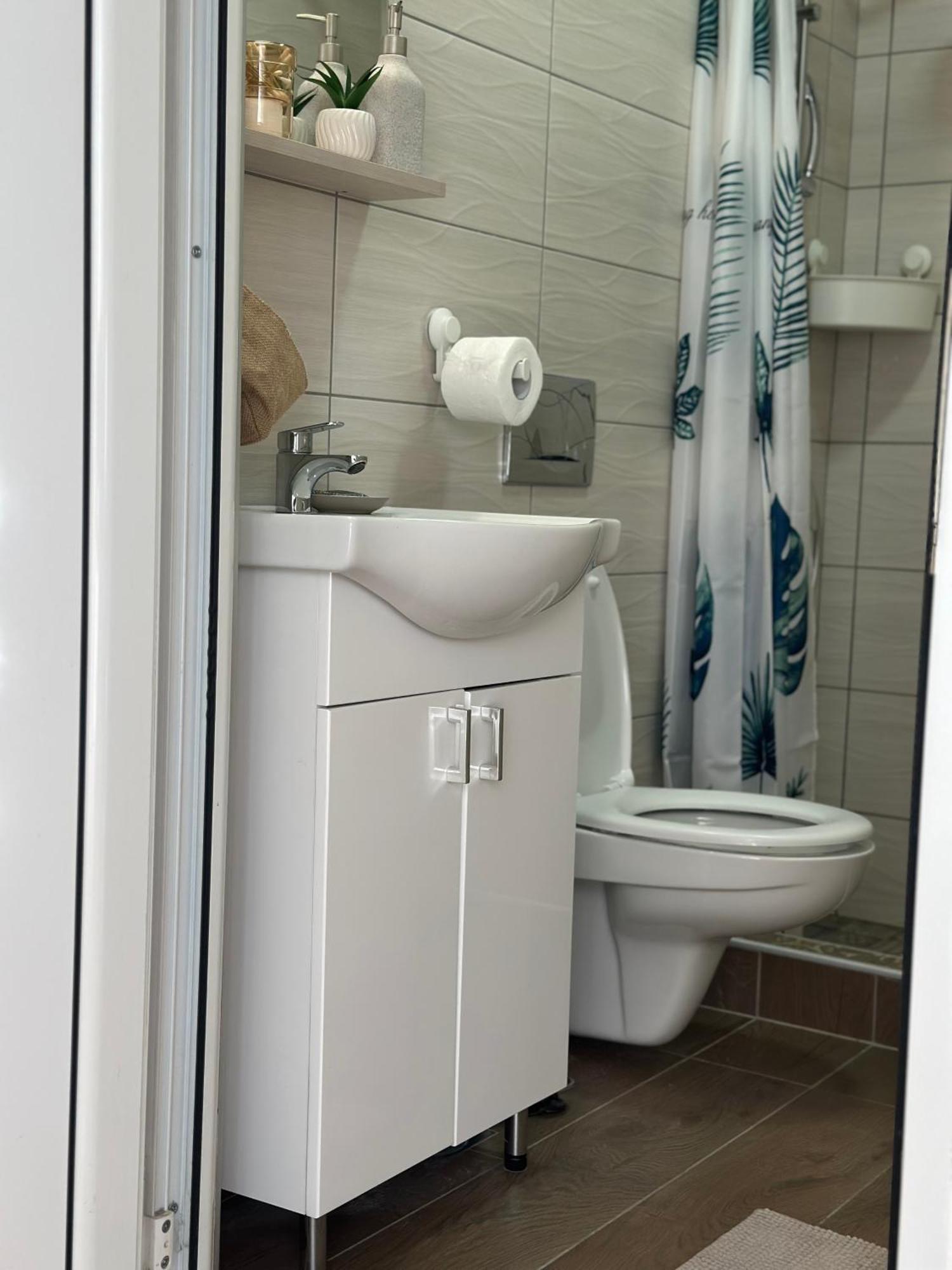 Lilyy Appartement Leskovac  Buitenkant foto