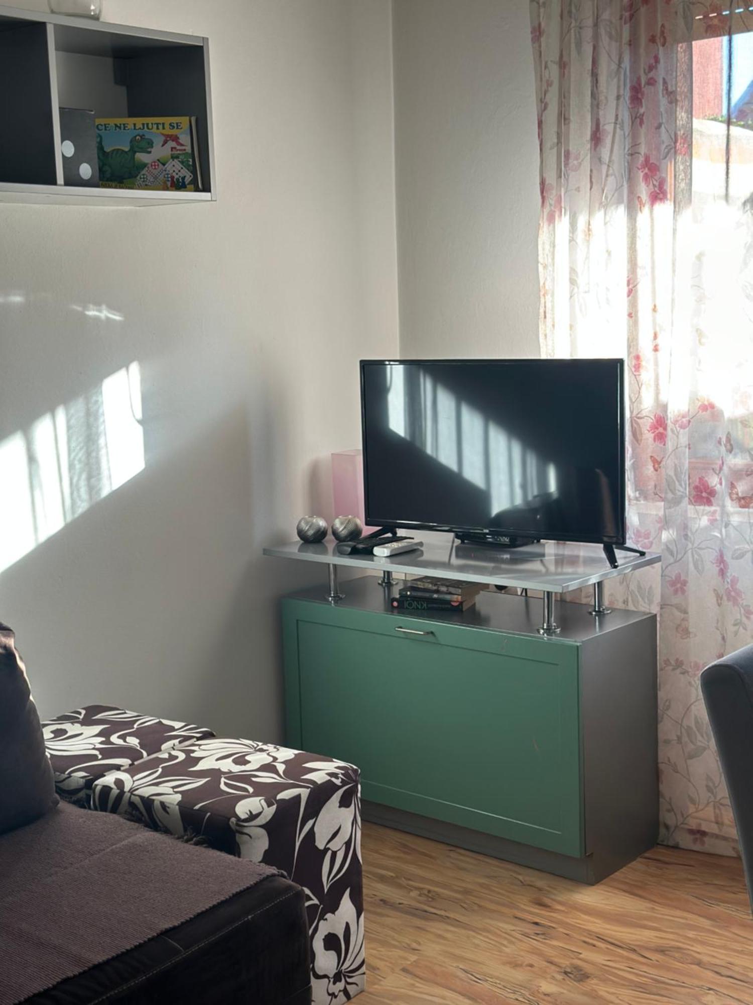 Lilyy Appartement Leskovac  Buitenkant foto