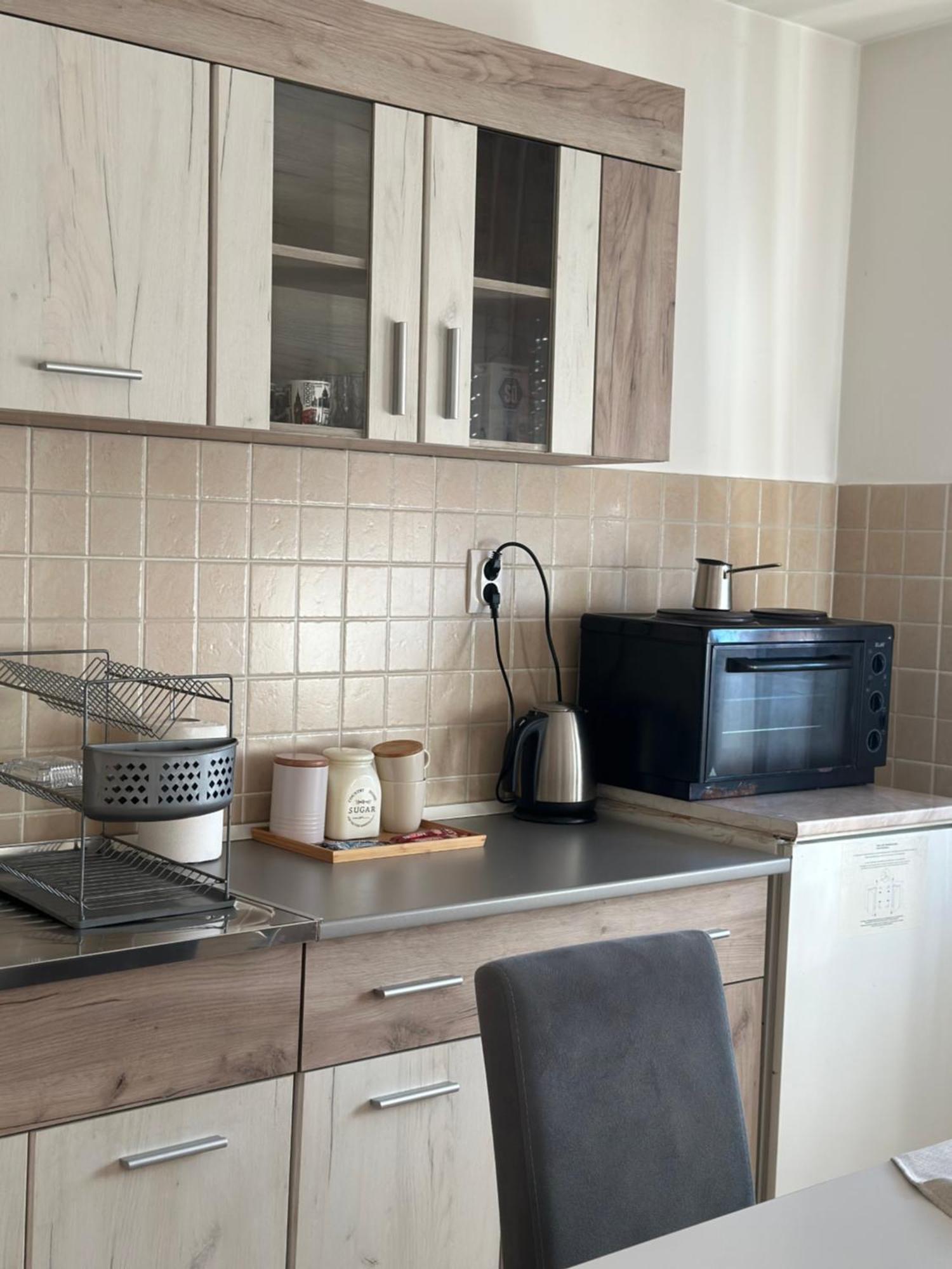 Lilyy Appartement Leskovac  Buitenkant foto