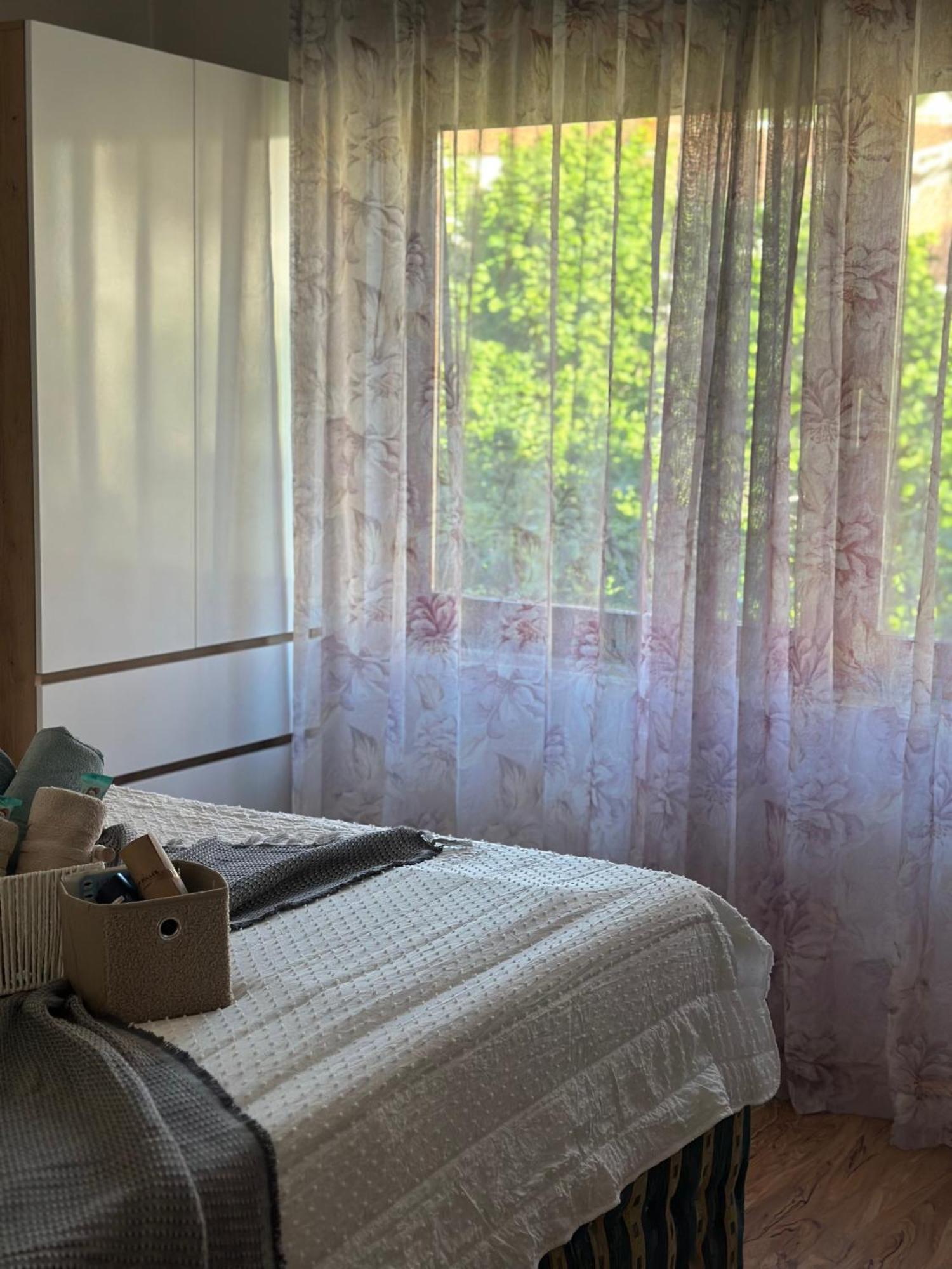 Lilyy Appartement Leskovac  Buitenkant foto